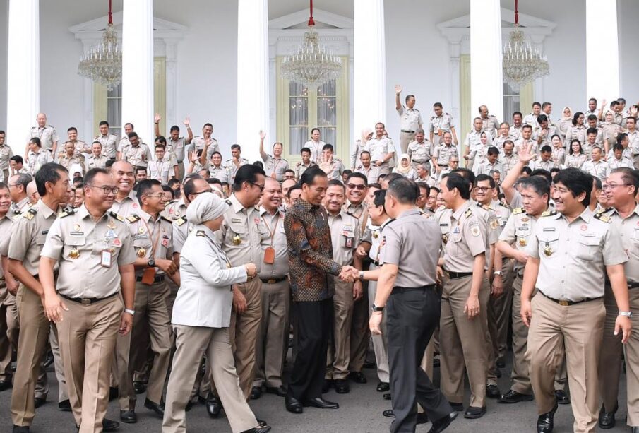 Presiden Joko Widodo dengan ASN Kementerian ATR/BPN saat Pembukaan Rapat Kerja Nasional ATR/BPN Tahun 2019 (Foto Biro Setpers Presiden)