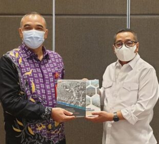 Bupati Tangerang Ahmed Zaki Iskadar dan Dirjen Perumahan PUPR Khalawi Abdul Hamid (Foto: Dok PUPR)