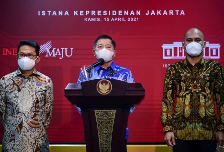 Ketua Umum IAP Hendricus Andy Simarmata (kanan) saat memberikan keterangan pers bersama Menteri PPN/Kepala Bappenas Suharso Monarfa (Foto: Muchlis Jr - Biro Pers Sekretariat Presiden)