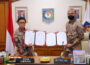 Sekjen Kemendagri Muhammad Hudori (kiri) dengan Ketua Umum IAP Hendricus Andy Simarmata (kanan) saat pendantanganan Nota Kesepahaman (Foto: Dok Kemendagri)