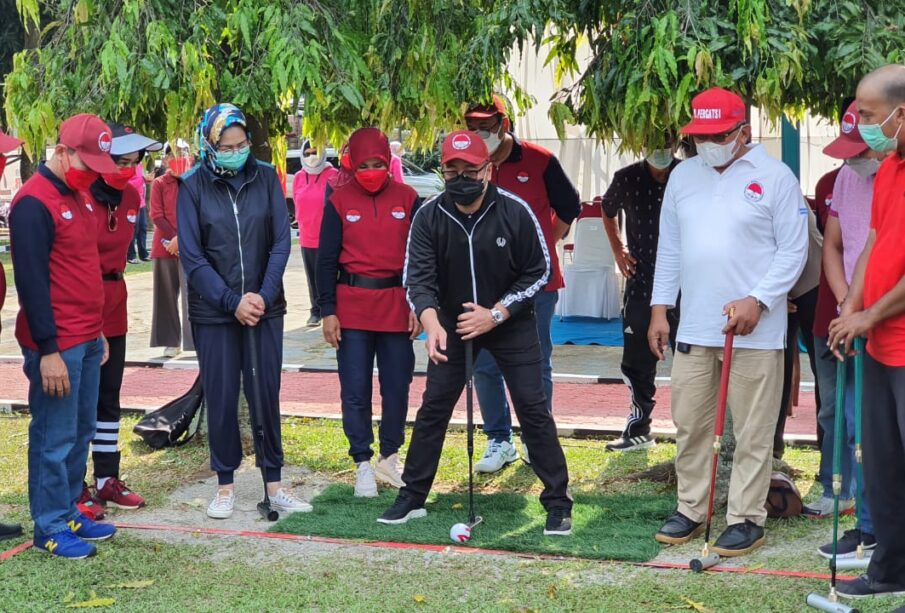 Walikota Tangerang Selatan Airin Rachmi Diany bersama dengan Dirjen Perumahan Khalawi Abdul Hamid saat Peresmian Lapangan Gateball di Pamulang (Foto: ADH)
