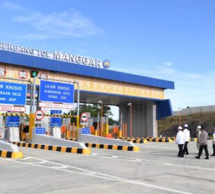 Gerbang Tol di Kalimantan Timur (Foto: Lukas)