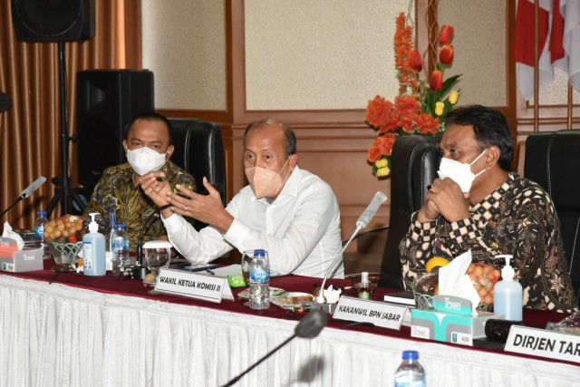 Wakil Ketua Komisi II DPR RI Saan Mustopa saat memimpin Panja Tata Ruang Komisi II DPR RI, ke Kanwil BPN Provinsi Jabar (Foto: Tiara/Man)