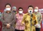 Ketua Umum KADIN Indonesia, Arsjad Rasjid (kanan) saat jumpa pers di Istana Negara (Foto: BPMI Setpres) Ibu Kota